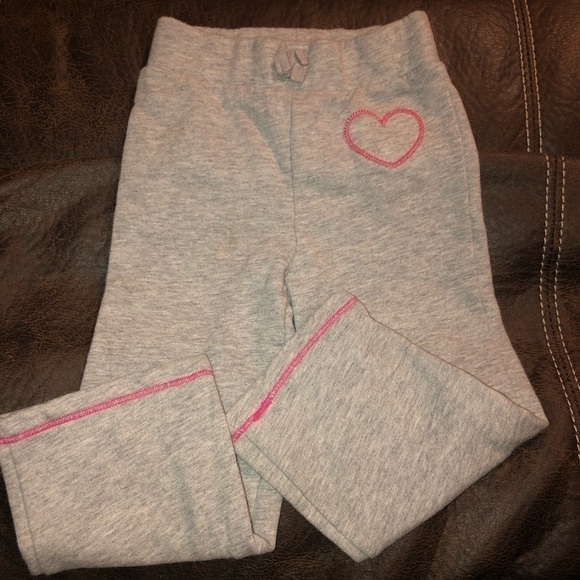 5/$10 Circo size 2T gray sweatpants with pink heart - Picture 7 of 7